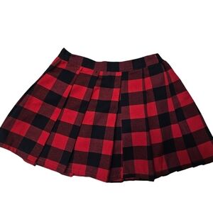 Medium plaid pleated skirt